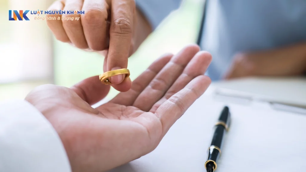 Có được ly hôn đơn phương không có hộ khẩu không?